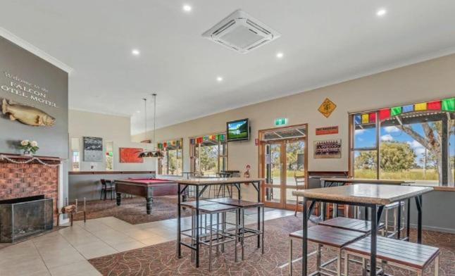 Falcon Hotel Motel Kanyapella Bagian luar foto